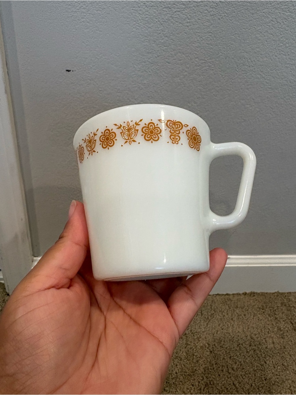 Vintage Pyrex No Corning D-Handle Milk Glass Coffee Mugs Butterfly Gold Set of 4 - Picture 5 of 14